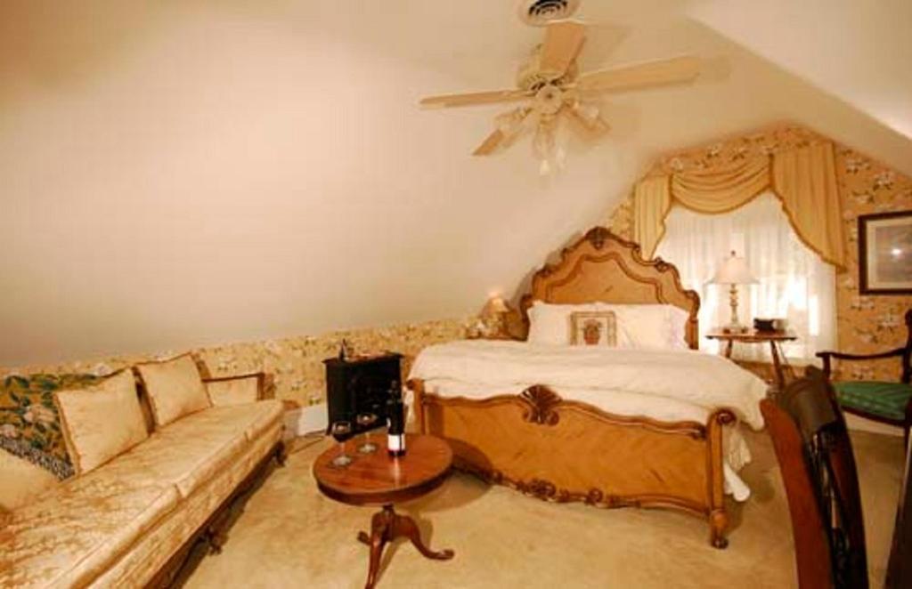 The Secret Garden Inn Kingston Rum bild